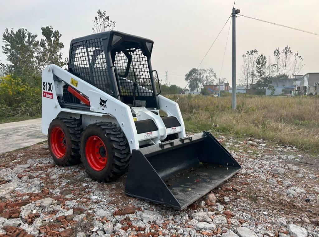 Bobcat S 130 Smykem řízené nakladače