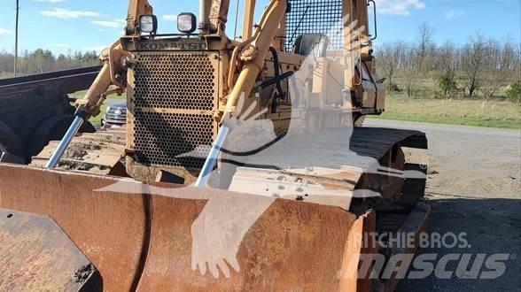 Komatsu D65P-7 Pásové dozery