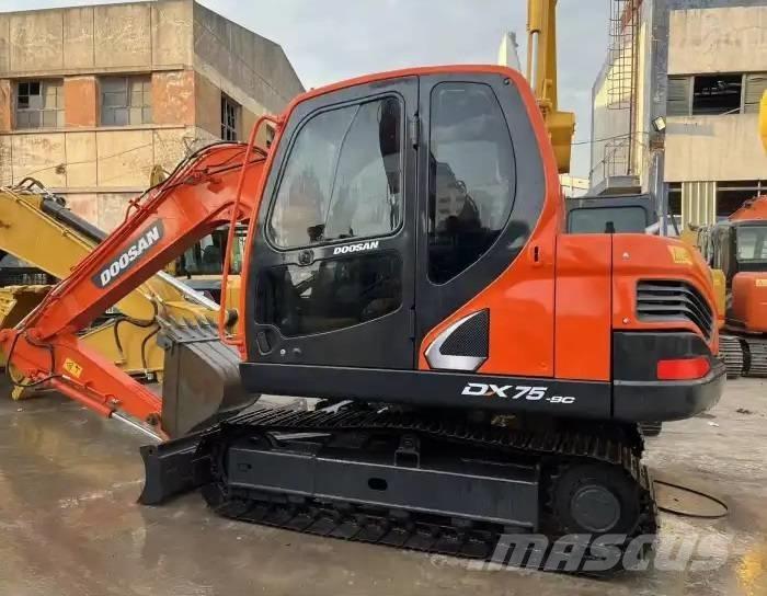 Doosan DX75-9C Midi rýpadla 7t - 12t