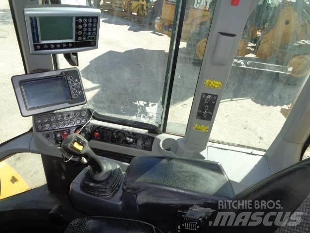 CAT 938M Kolové nakladače