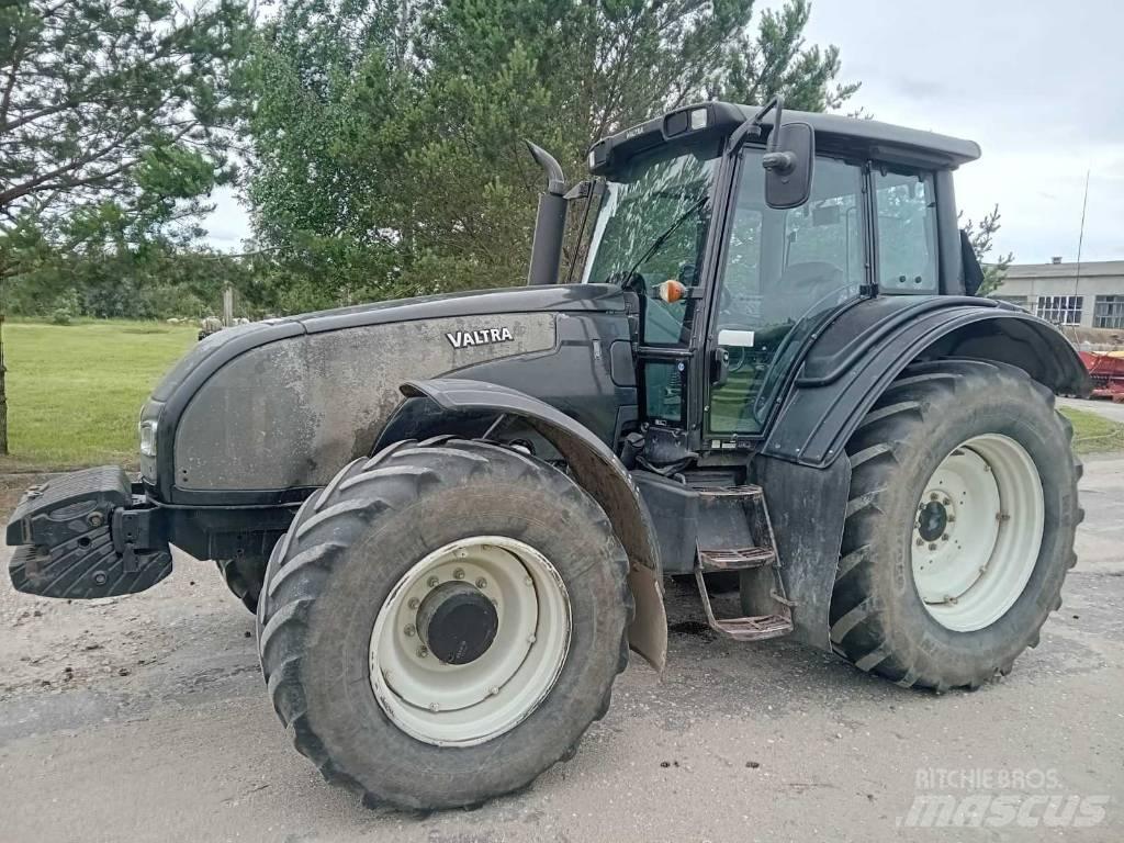 Valtra T 171 Traktory