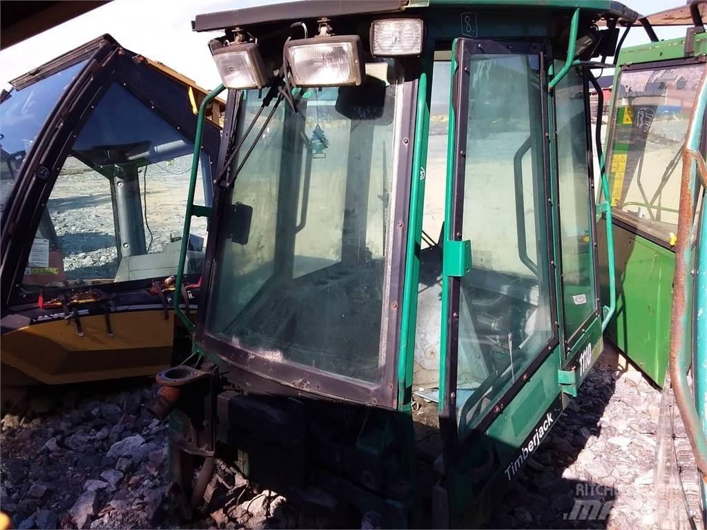 Timberjack 1110 Kabiny a interiér