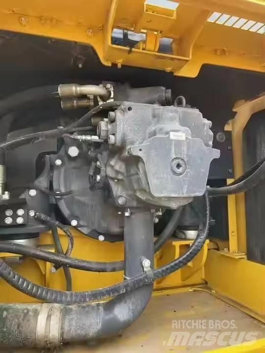 Komatsu PC350 Pásová rýpadla