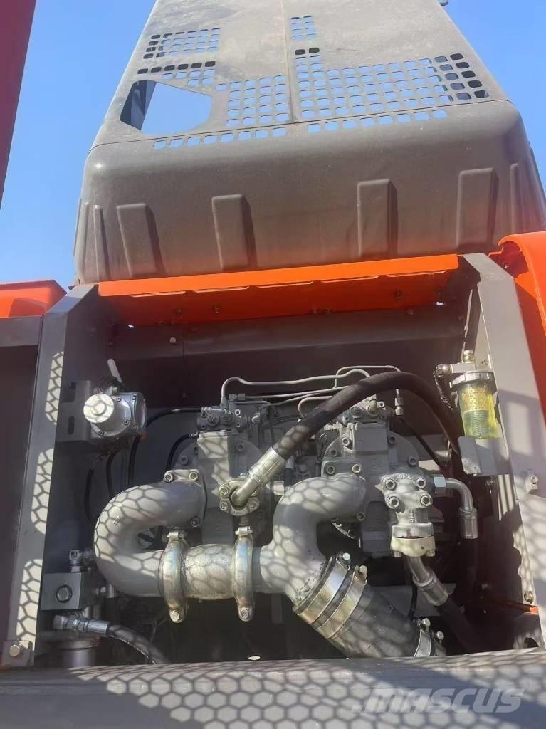 Hitachi ZX 350 Pásová rýpadla