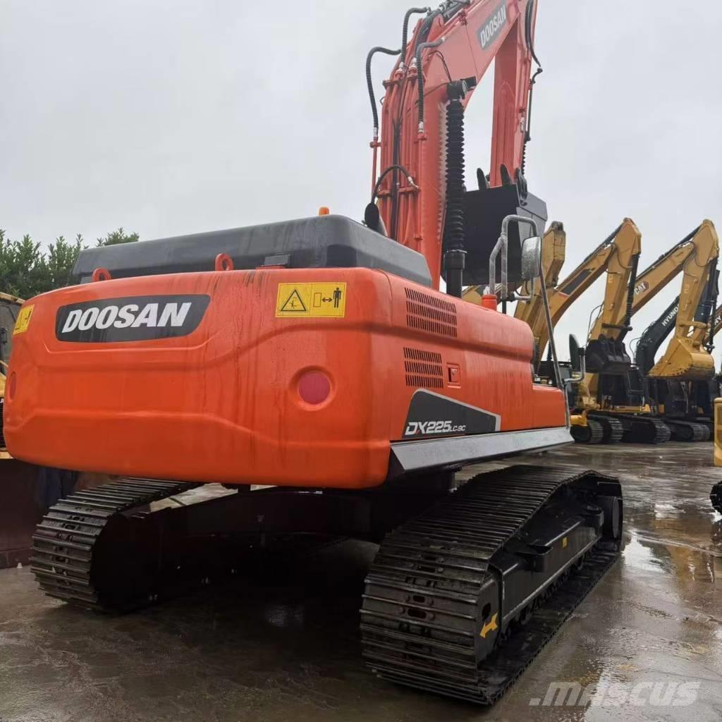 Doosan DX 225 Pásová rýpadla