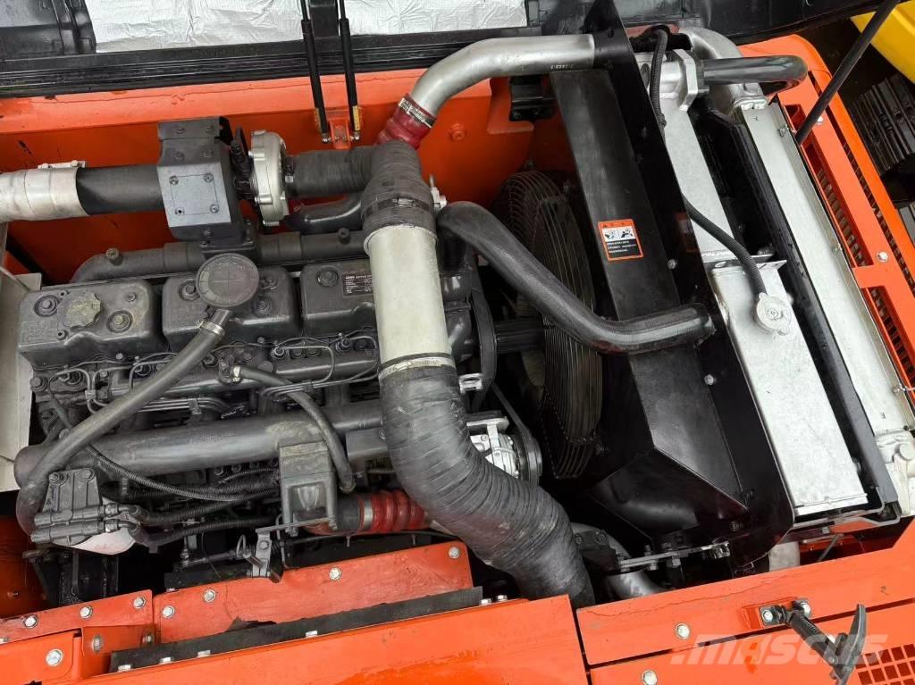 Doosan DX 225 Pásová rýpadla