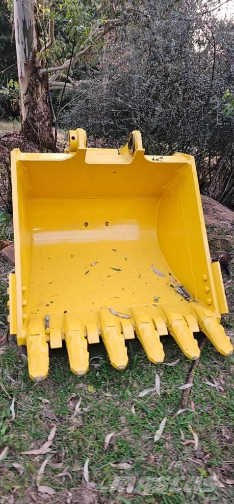 Komatsu PC210 Výložníky a lžíce