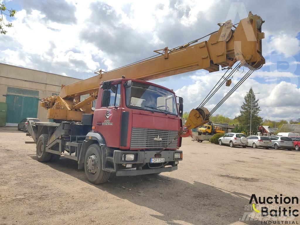 MAZ 533731 Univerzální terénní jeřáby