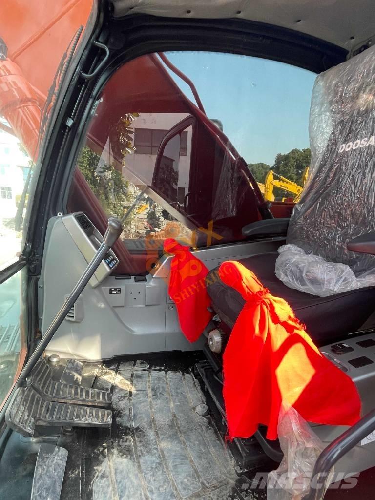 Doosan DX 225 LCA Pásová rýpadla