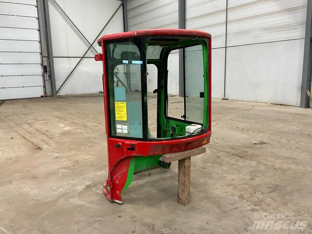 Yanmar Vio 20 / vio 25 Kabiny a interiér