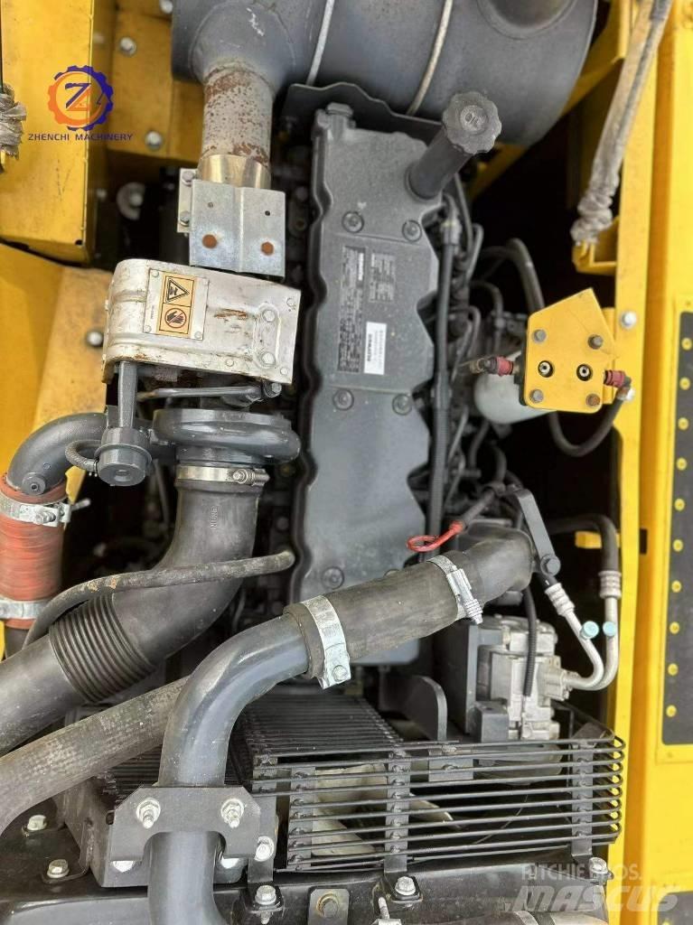 Komatsu PC 240-8 Pásová rýpadla