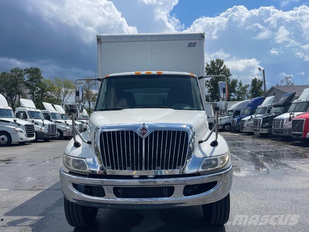 International 4300 Skříňová nástavba