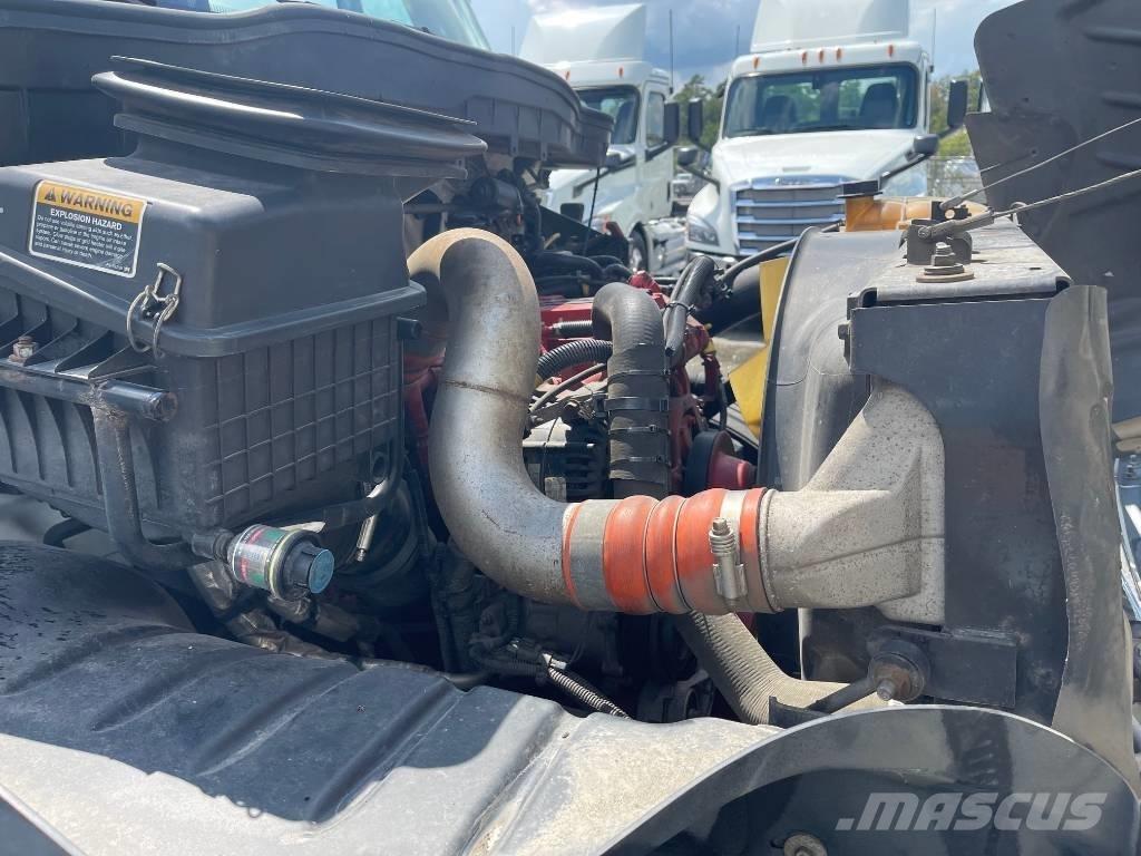 International 4300 Skříňová nástavba