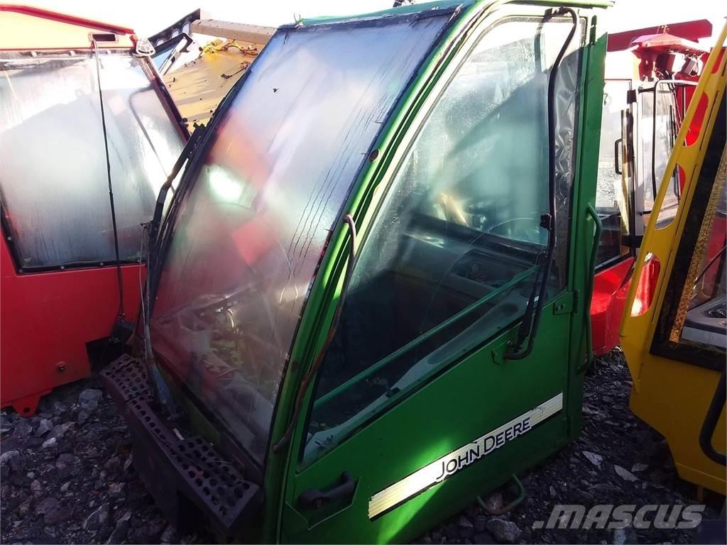 John Deere 1070d Kabiny a interiér