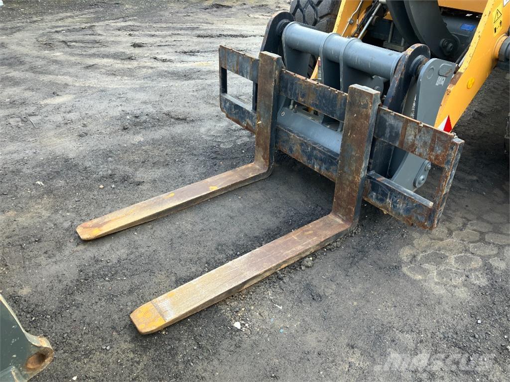 Liebherr L526 Kolové nakladače