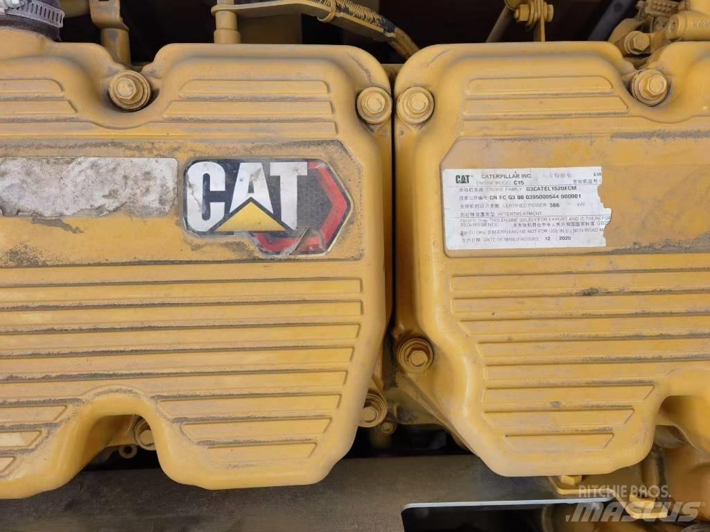 CAT 374 Pásová rýpadla