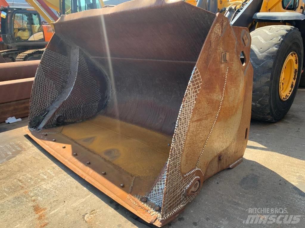 Volvo L110H L120H Kolové nakladače