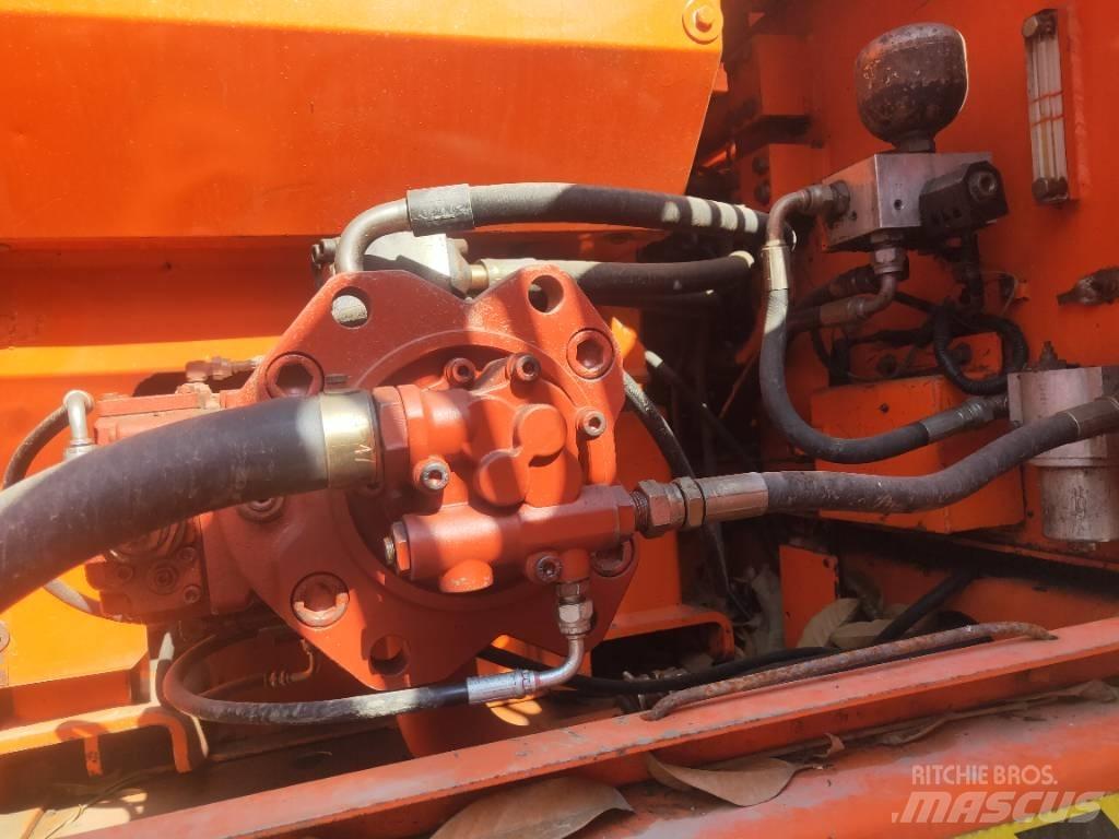 Doosan DH220LC-7 Pásová rýpadla