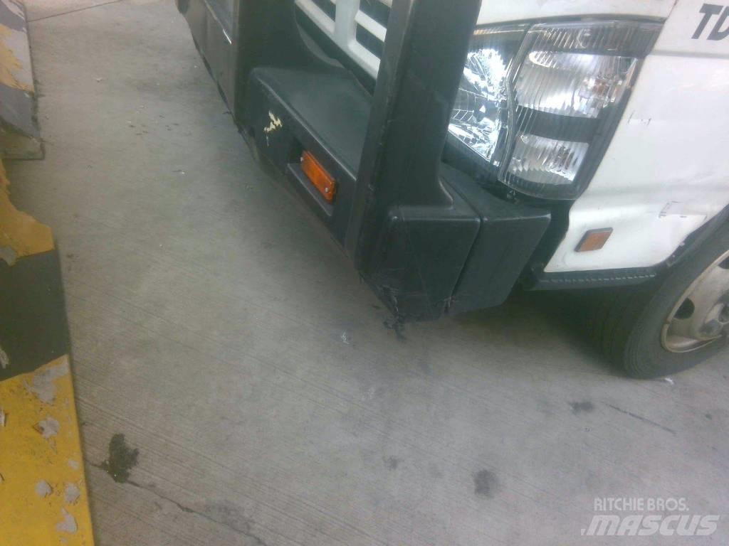 Isuzu NPR Cisternové vozy