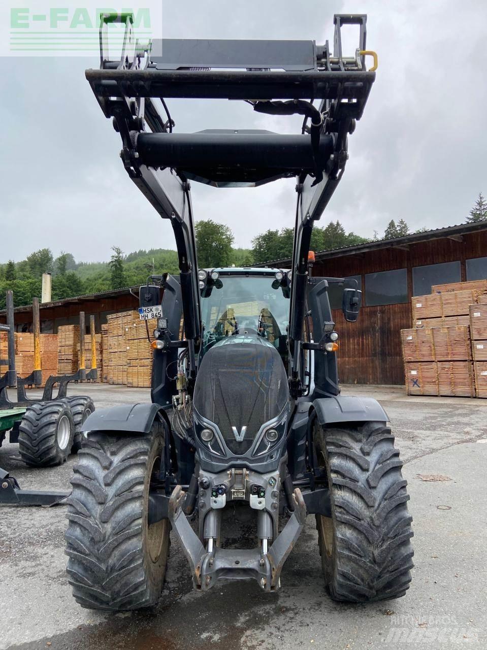 Valtra T254S Traktory