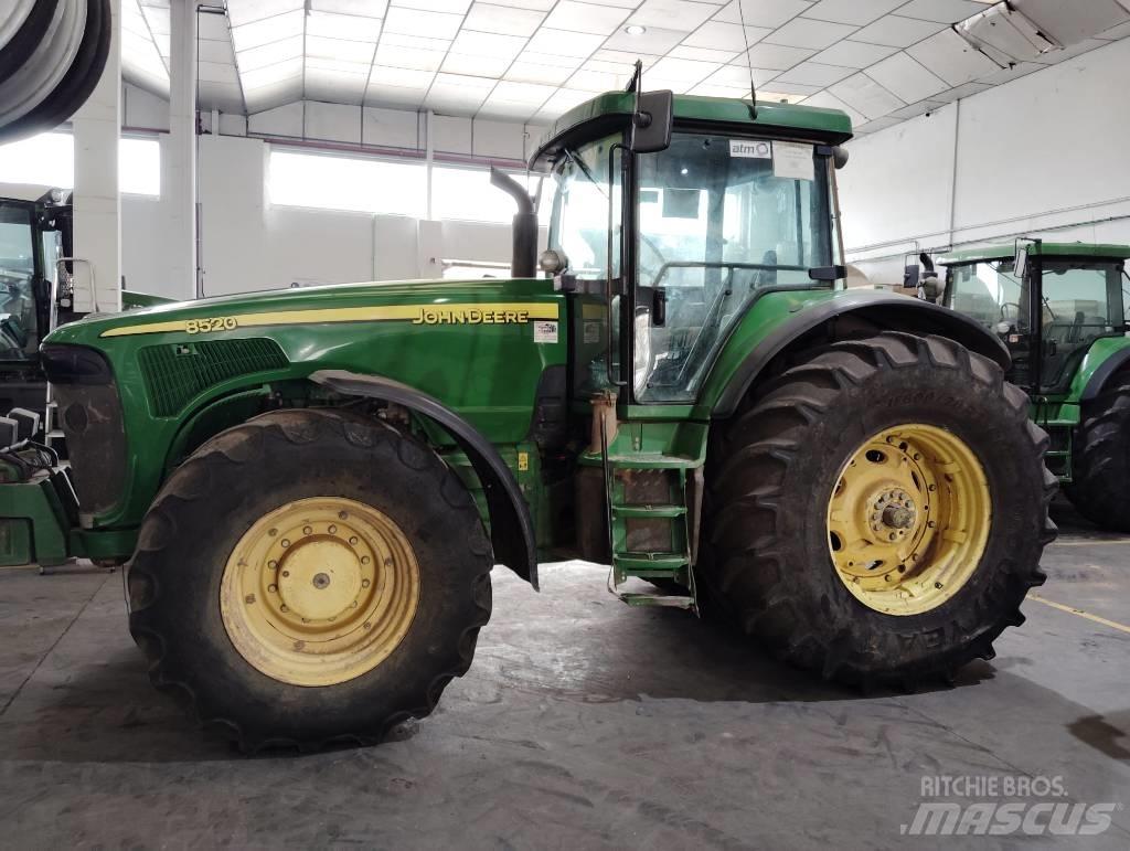 John Deere 8520 Traktory