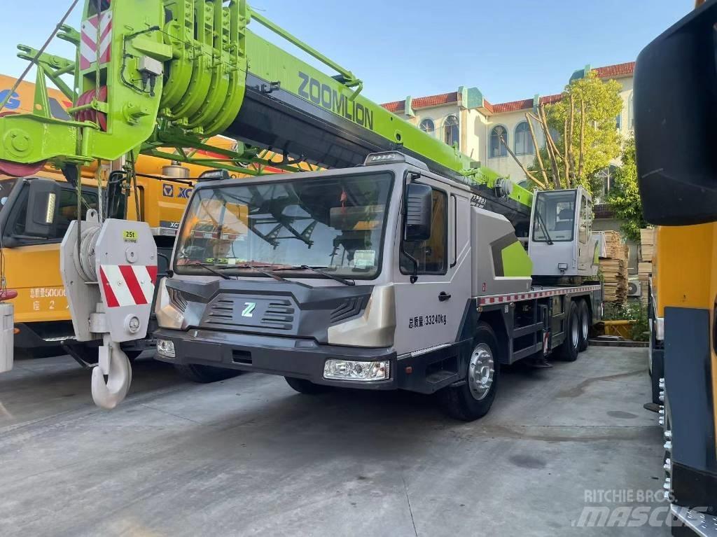 Zoomlion ZTC 251 V Univerzální terénní jeřáby