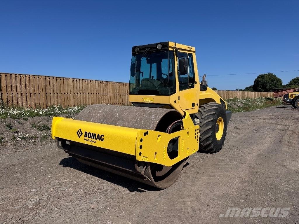 Bomag BW 213 D H-4 Tahačové válce