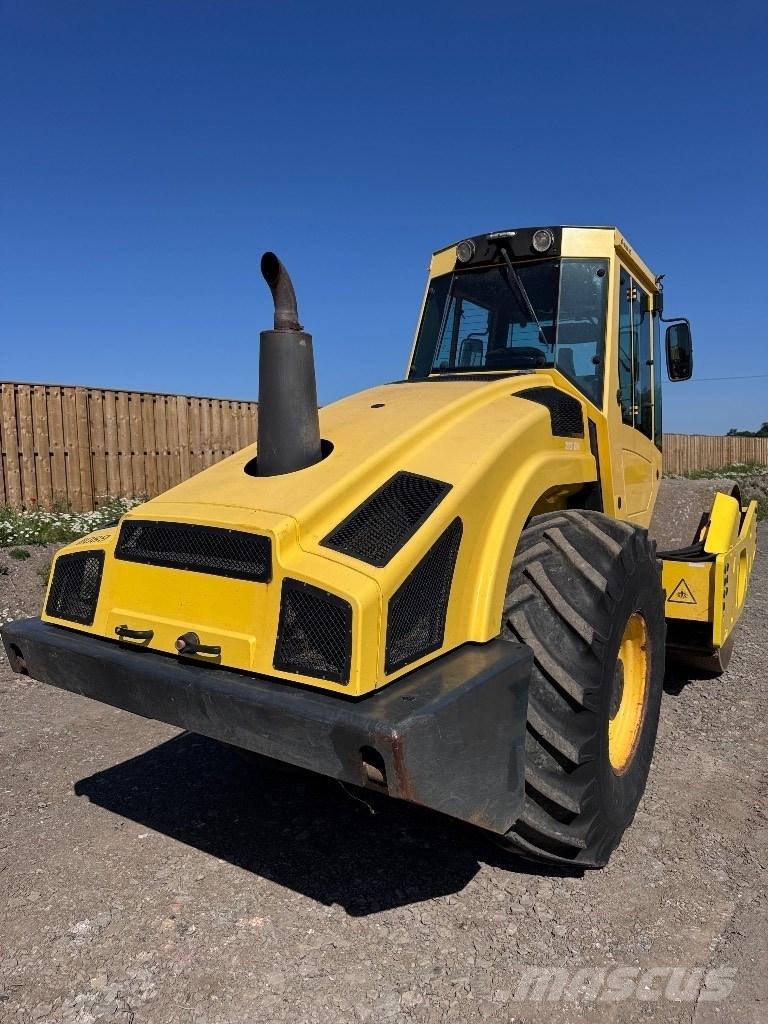 Bomag BW 213 D H-4 Tahačové válce
