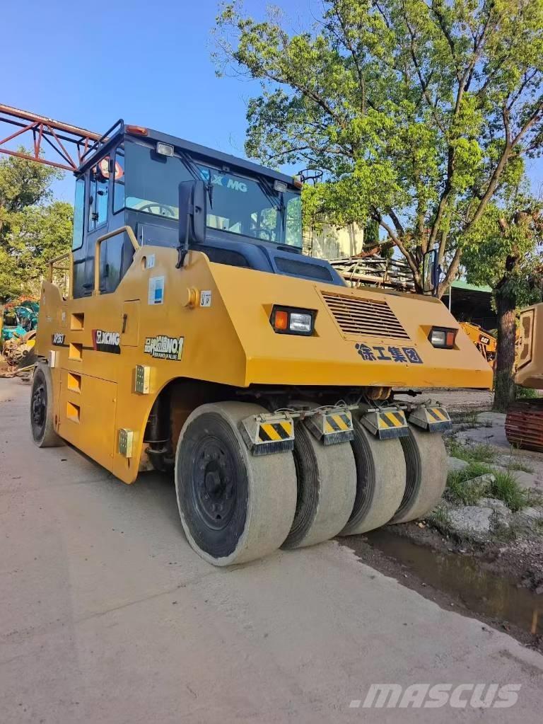 XCMG XP 263 Pneumatikové válce