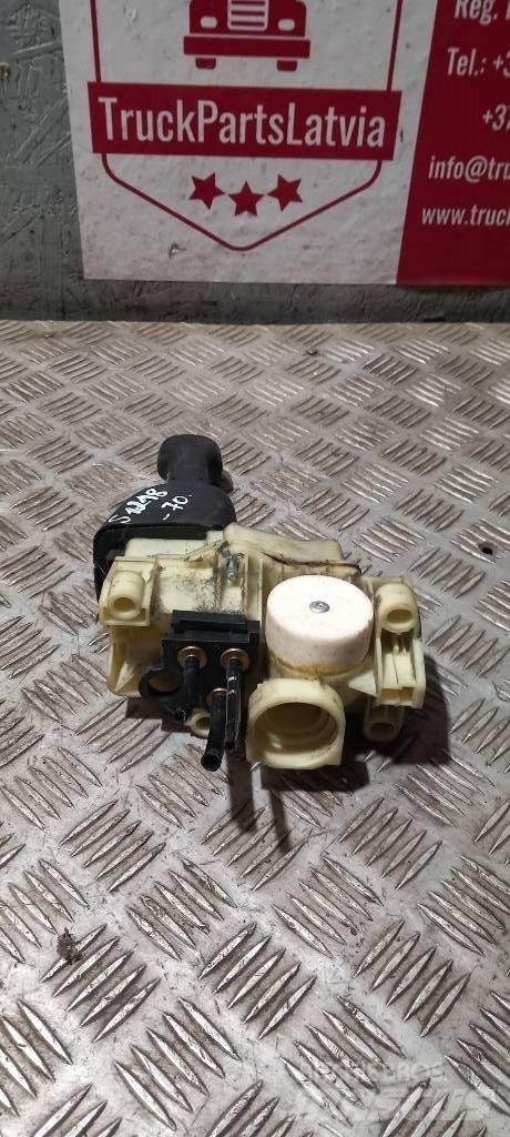 Scania R 440    1882115 Kabiny a interiér