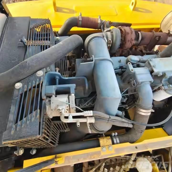 Komatsu PC360 Pásová rýpadla