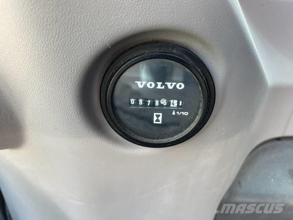Volvo ECR235EL Pásová rýpadla