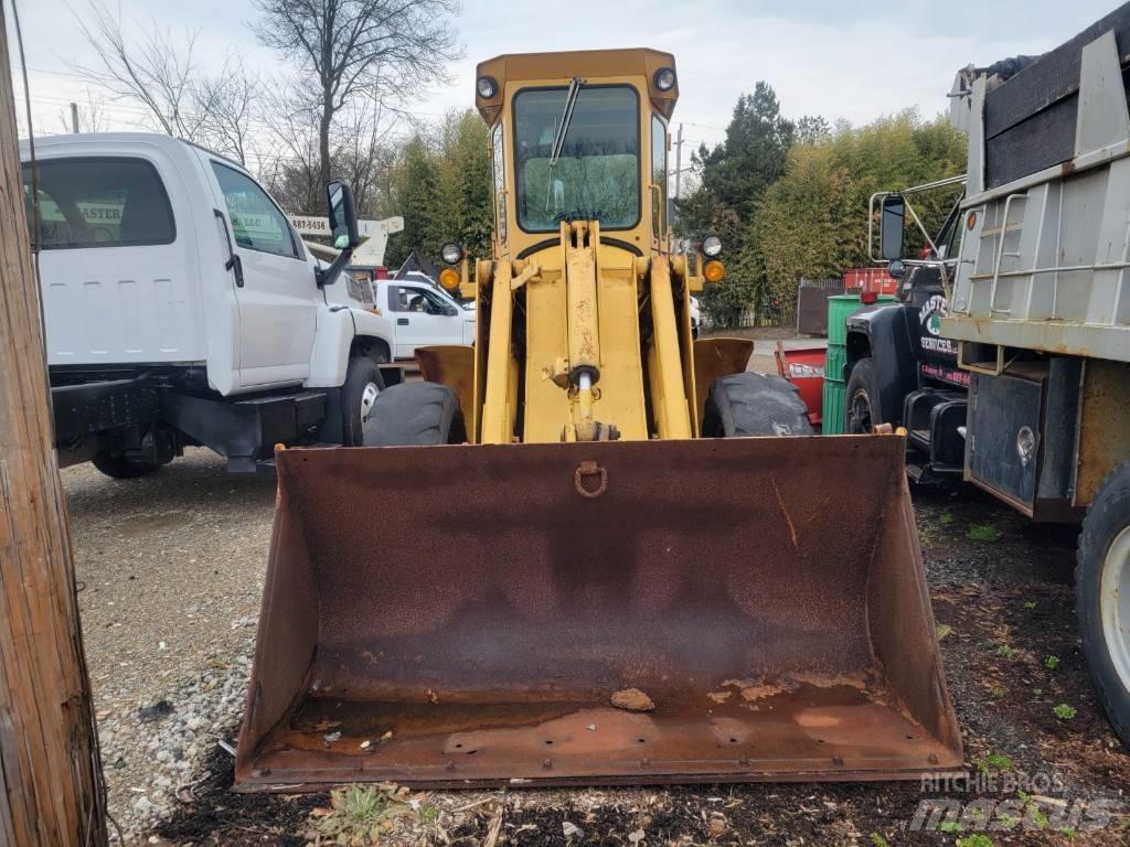 John Deere 444 A Kolové nakladače