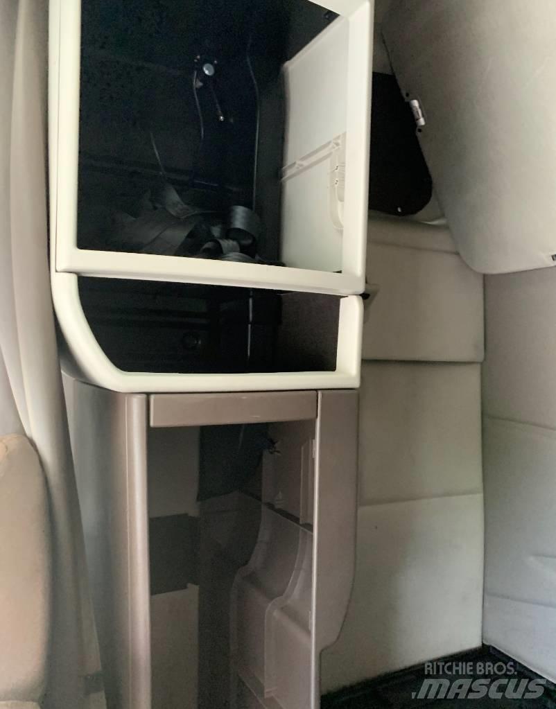 Volvo VNL 42 670 Tahače