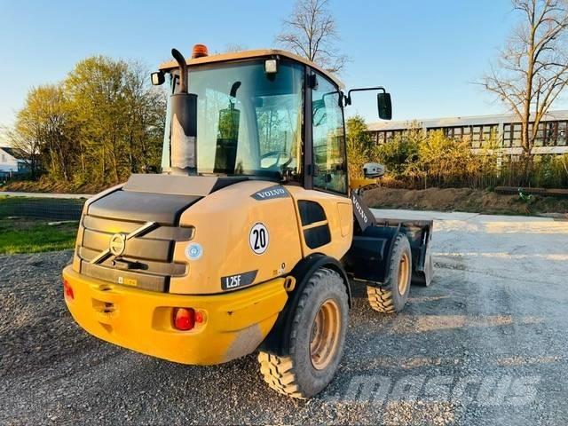 Volvo L25FZ Smykem řízené nakladače
