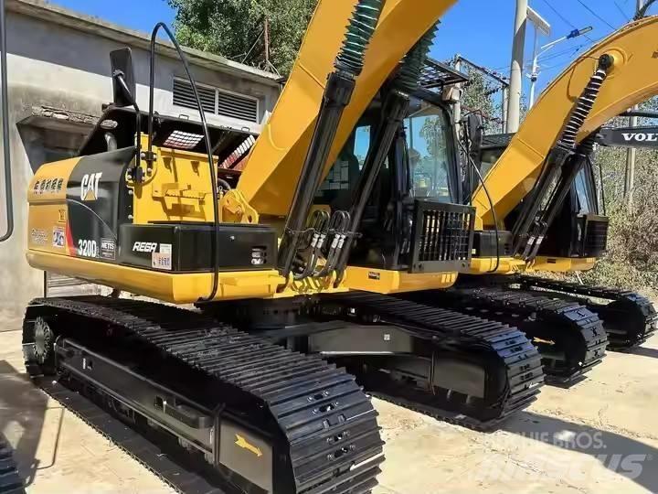 CAT CAT320D2 Midi rýpadla 7t - 12t
