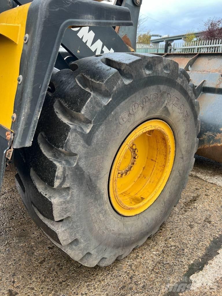 Komatsu WA320PZ-6 Kolové nakladače