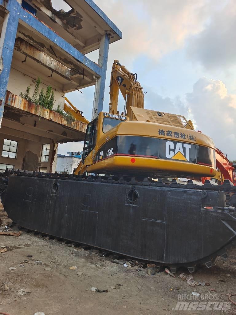 CAT 320 C Obojživelná rypadla