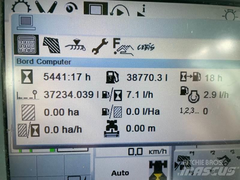 CLAAS ARION 550 Traktory
