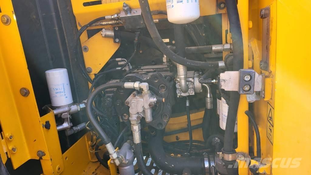 JCB JS 220 LC Pásová rýpadla