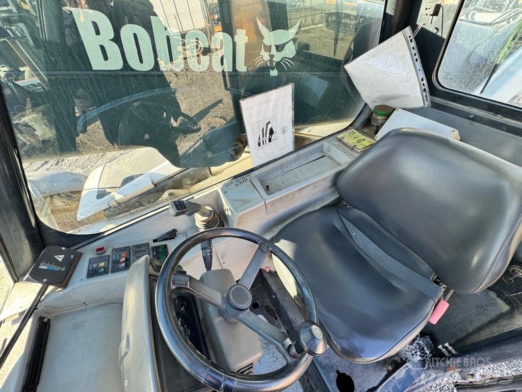 Bobcat T 40.170 Teleskopické manipulátory
