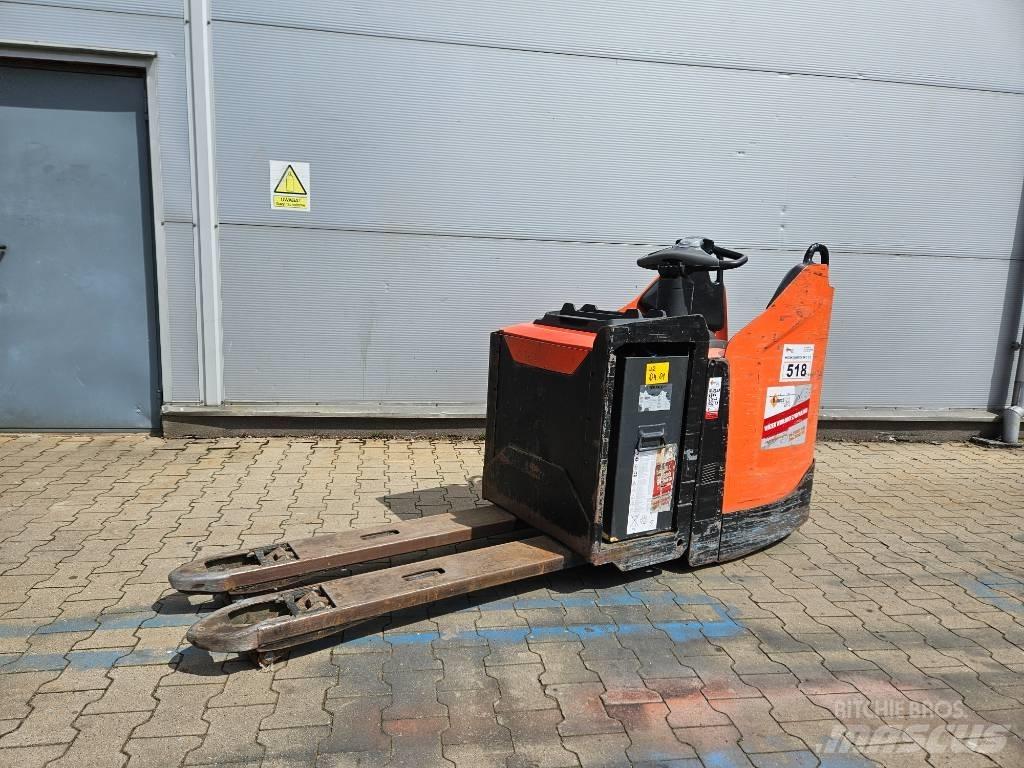 BT LPE250 Nízkozdvižný vozík s plošinou