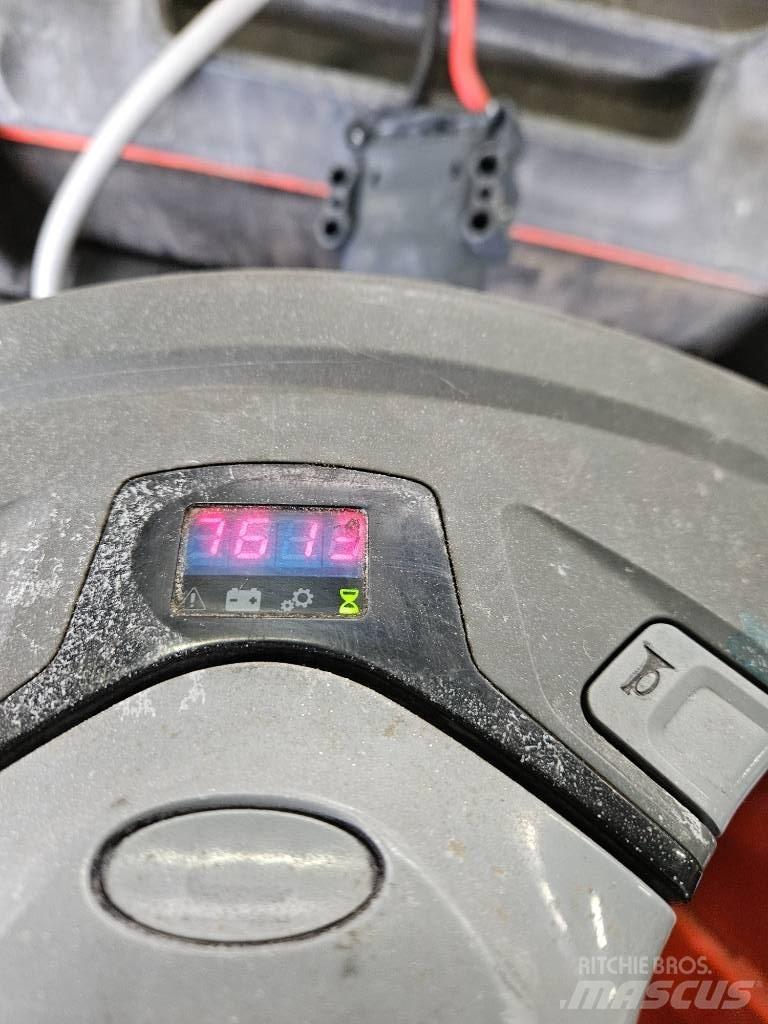 BT LPE250 Nízkozdvižný vozík s plošinou