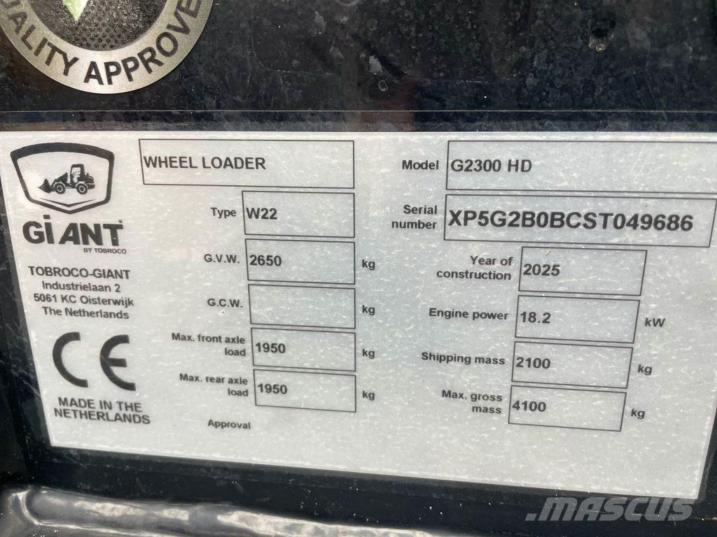 GiANT G2300 HD Kolové nakladače