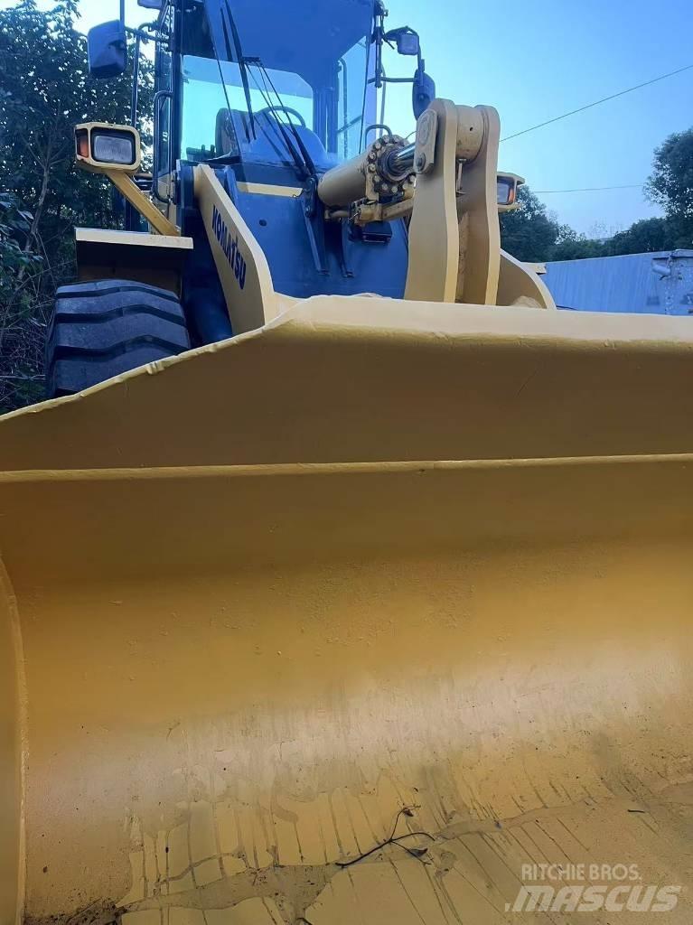 Komatsu WA 320 Kolové nakladače