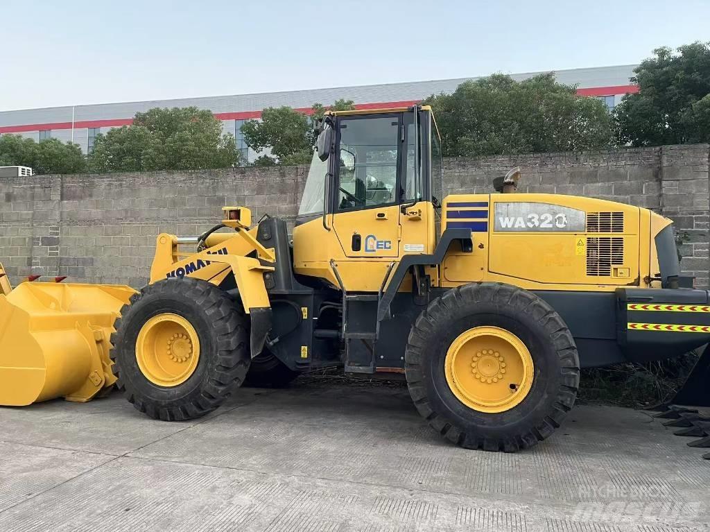 Komatsu WA 320 Kolové nakladače