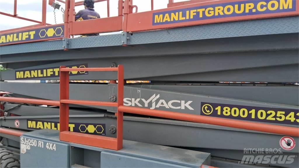 SkyJack 9250RT Nůžková zvedací plošina