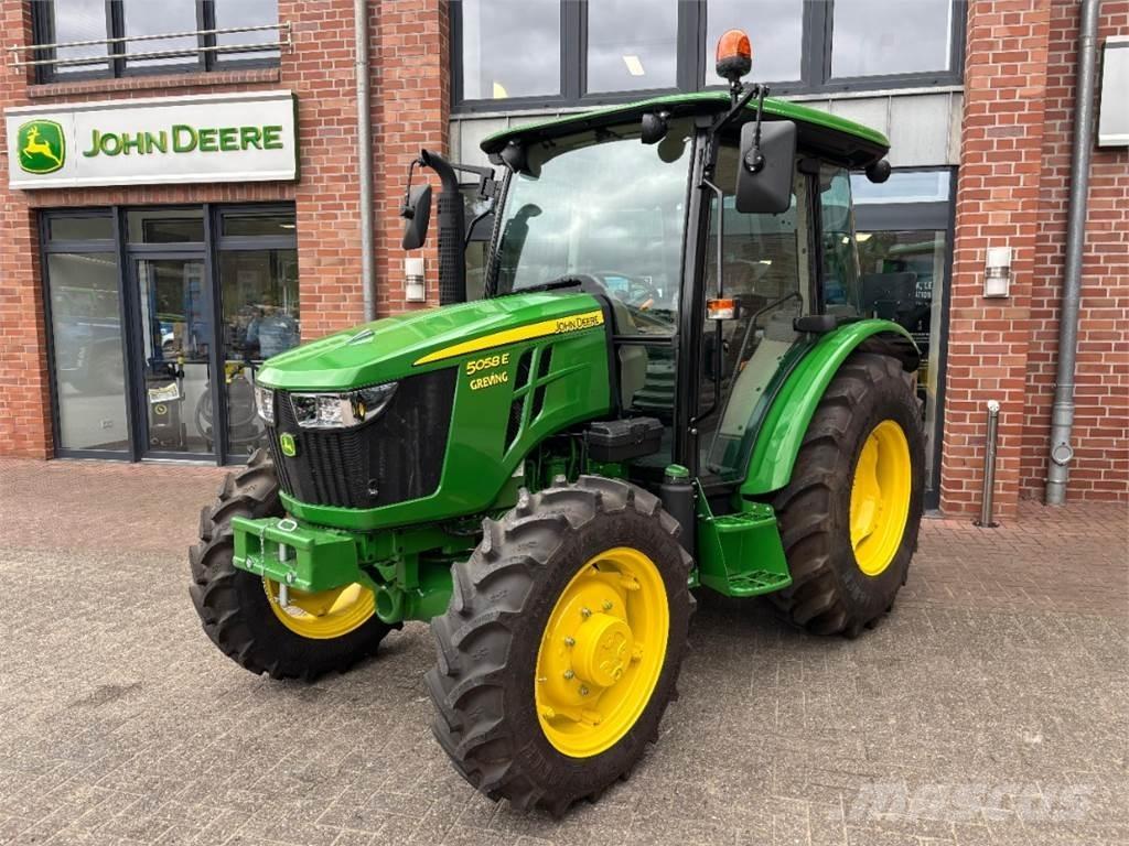 John Deere 5058E Traktory