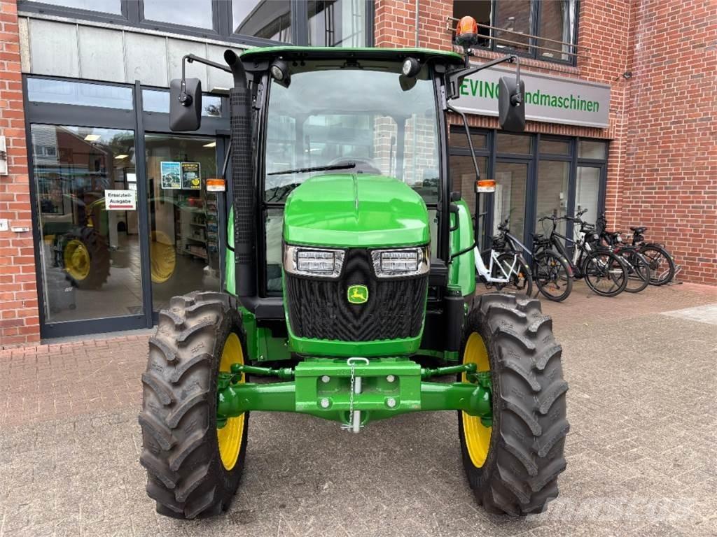 John Deere 5058E Traktory