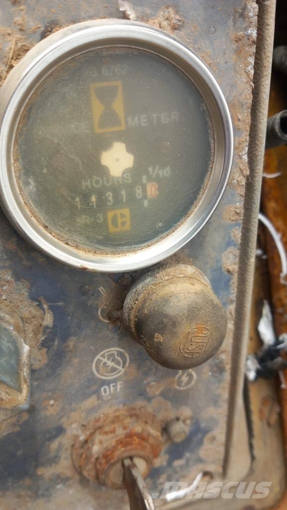 CAT 953 Pásové nakladače